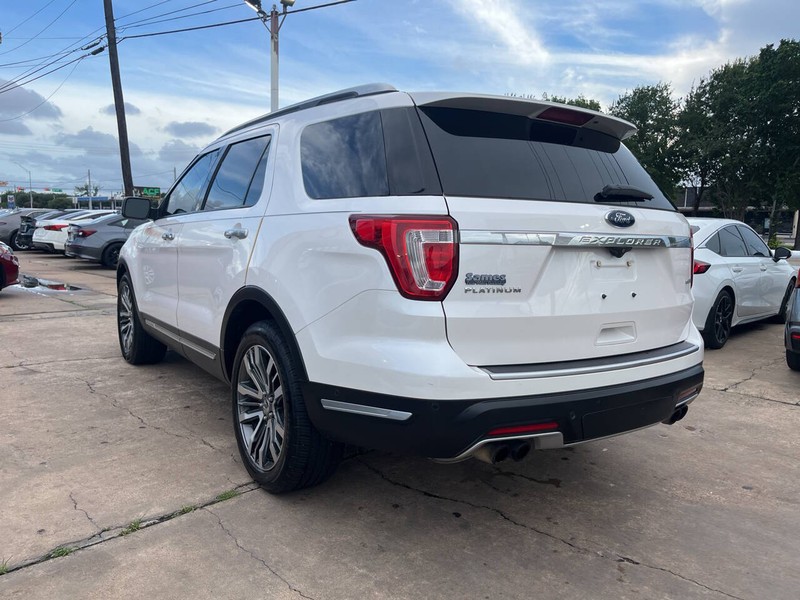 Ford Explorer Vehicle Image 03