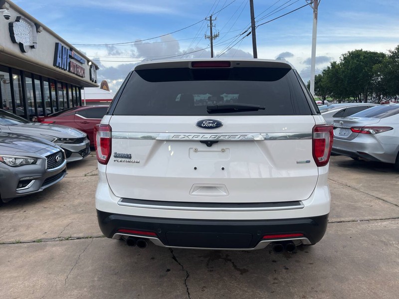 Ford Explorer Vehicle Image 04