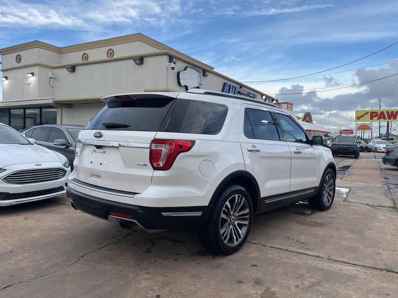 Ford Explorer Vehicle Image 05