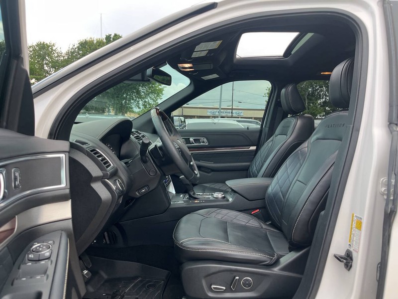 Ford Explorer Vehicle Image 07