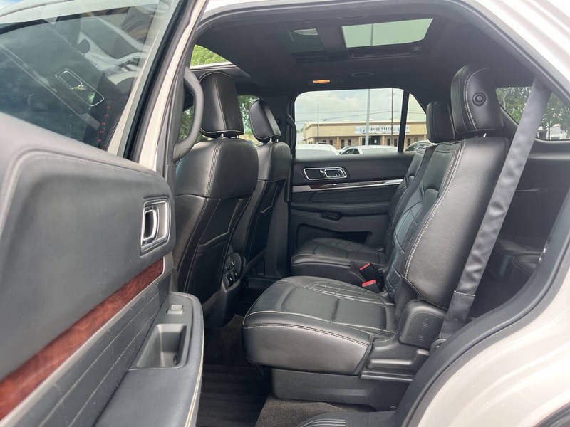 Ford Explorer Vehicle Image 08