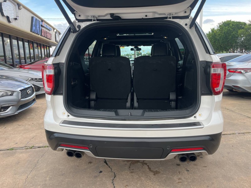 Ford Explorer Vehicle Image 10