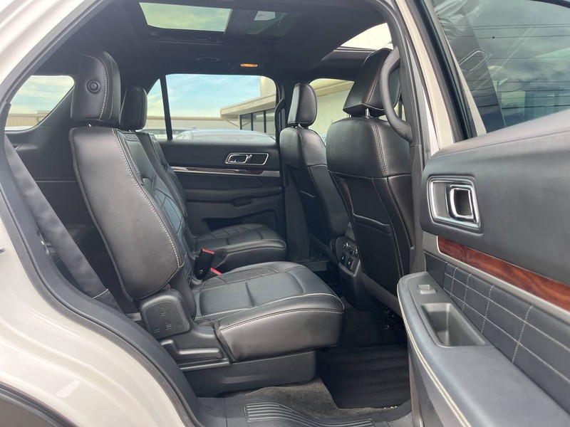 Ford Explorer Vehicle Image 11
