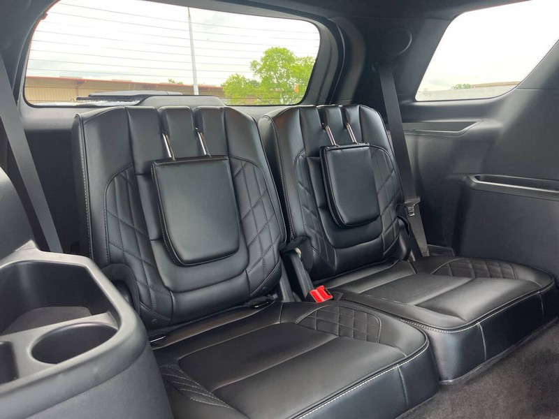 Ford Explorer Vehicle Image 12