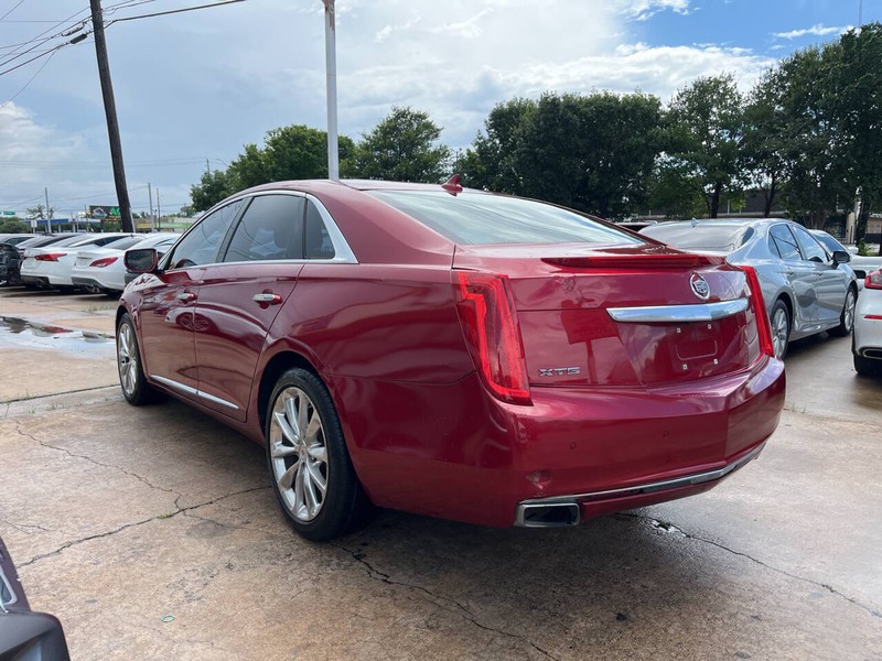 Cadillac XTS Vehicle Image 03