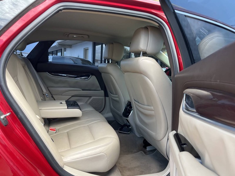 Cadillac XTS Vehicle Image 10