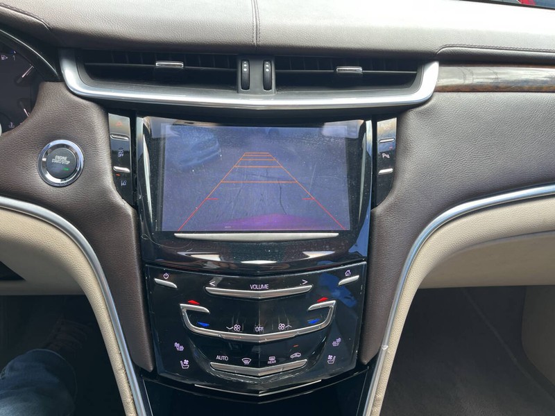 Cadillac XTS Vehicle Image 12