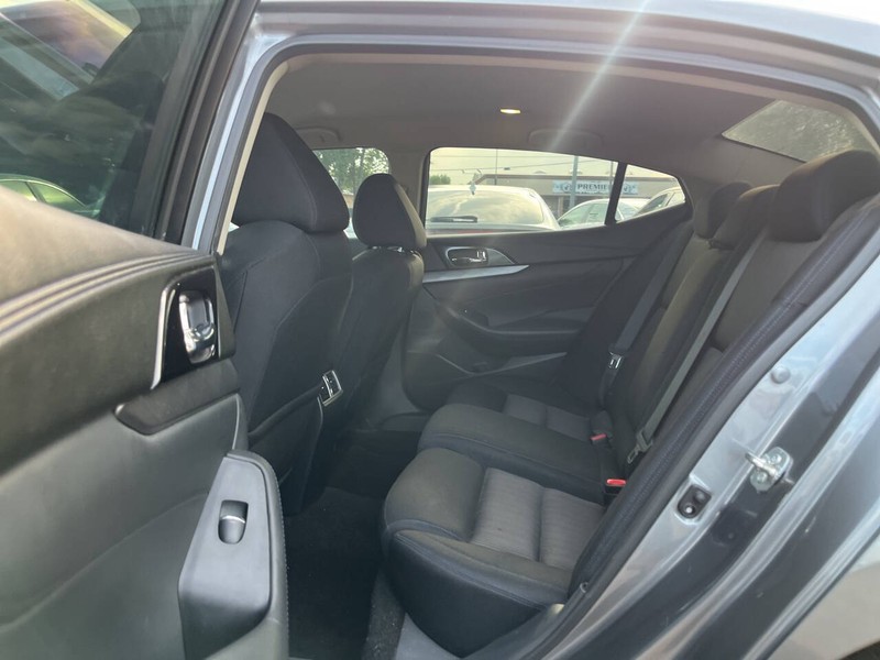Nissan Maxima Vehicle Image 07