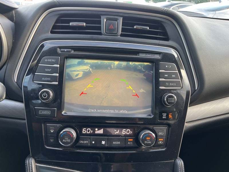 Nissan Maxima Vehicle Image 13