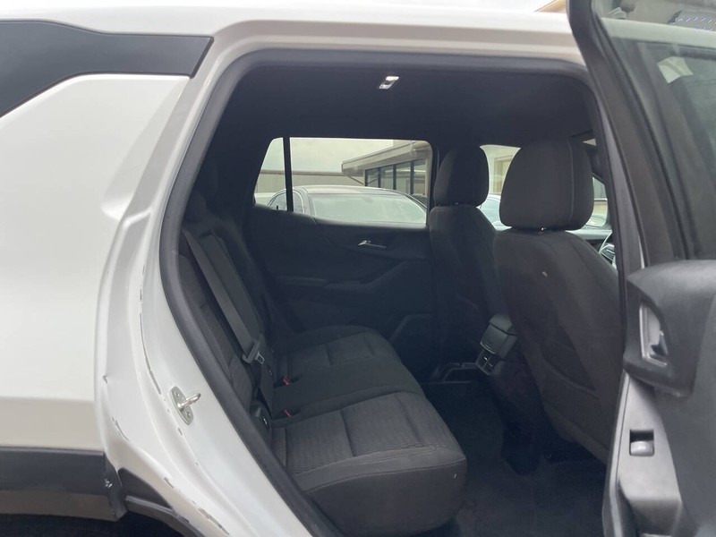 Chevrolet Equinox Vehicle Image 10