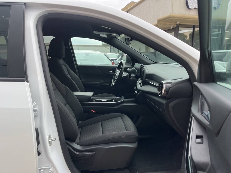 Chevrolet Equinox Vehicle Image 11