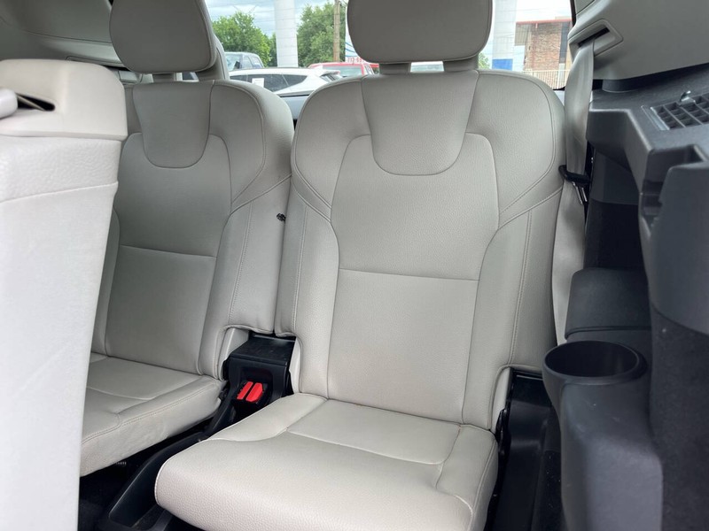Volvo XC90 Vehicle Image 09