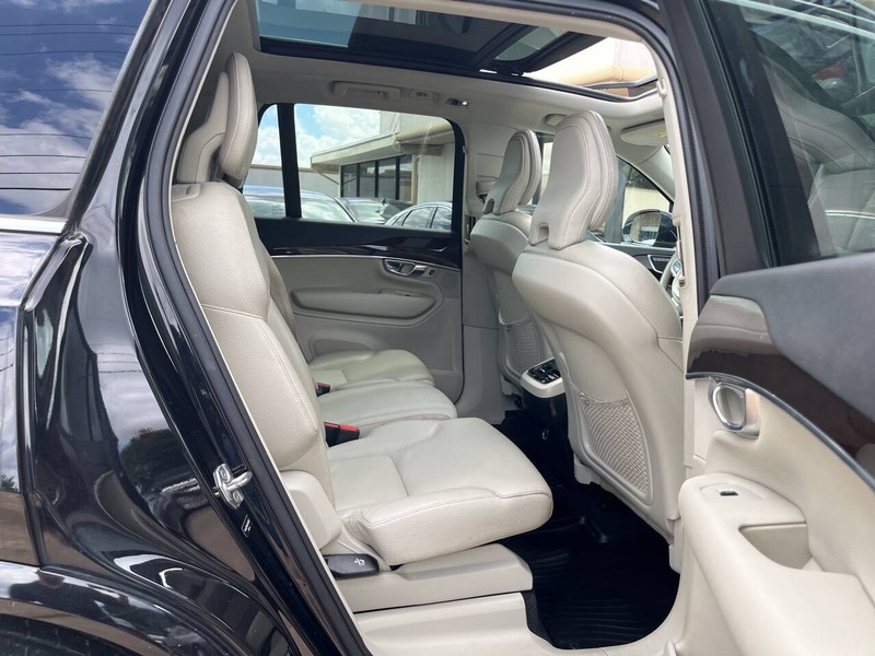 Volvo XC90 Vehicle Image 11