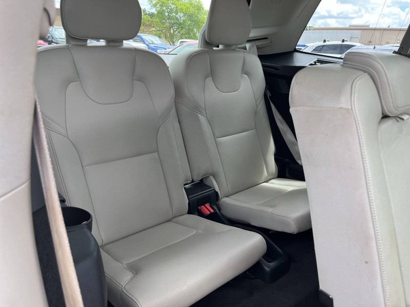 Volvo XC90 Vehicle Image 12