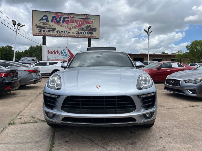 Porsche Macan Vehicle Image 02
