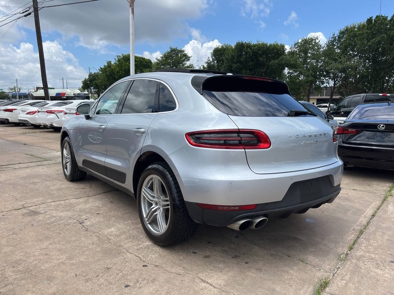 Porsche Macan Vehicle Image 03