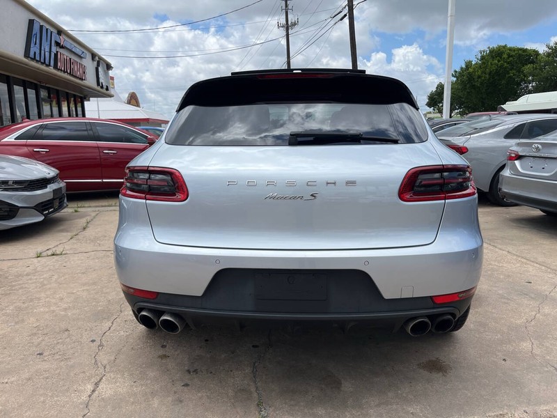 Porsche Macan Vehicle Image 04