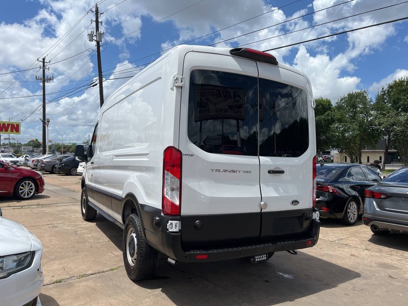 Ford Transit Van Vehicle Image 03