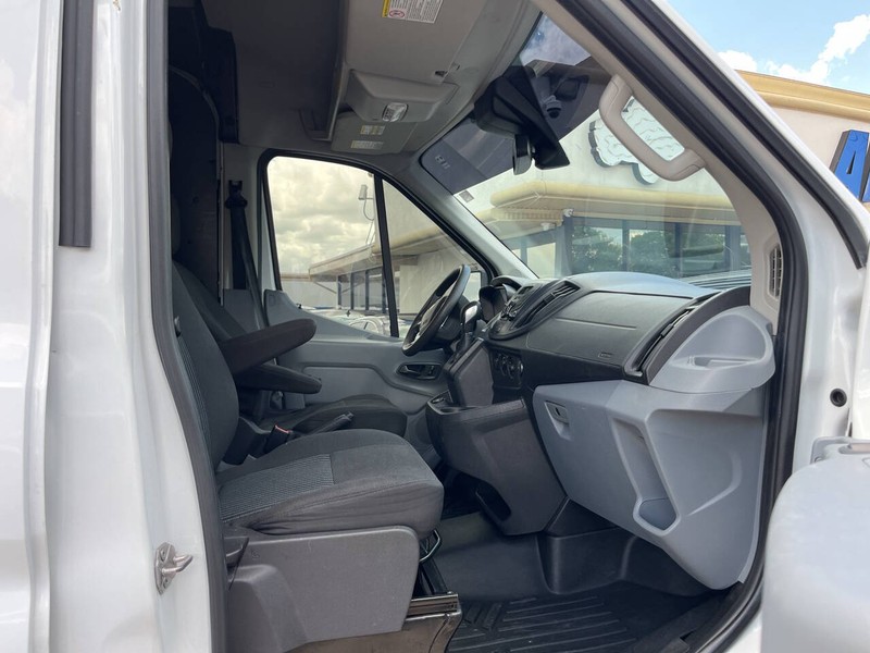 Ford Transit Van Vehicle Image 09