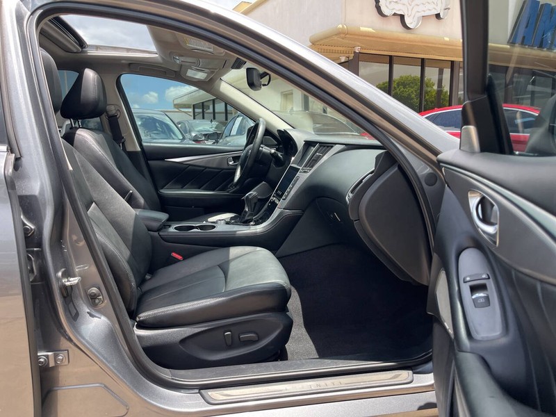INFINITI Q50 Vehicle Image 11