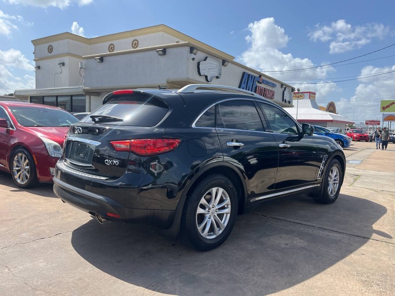INFINITI QX70 Vehicle Image 05