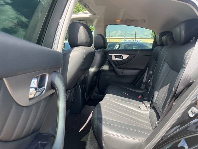 INFINITI QX70 Vehicle Image 08