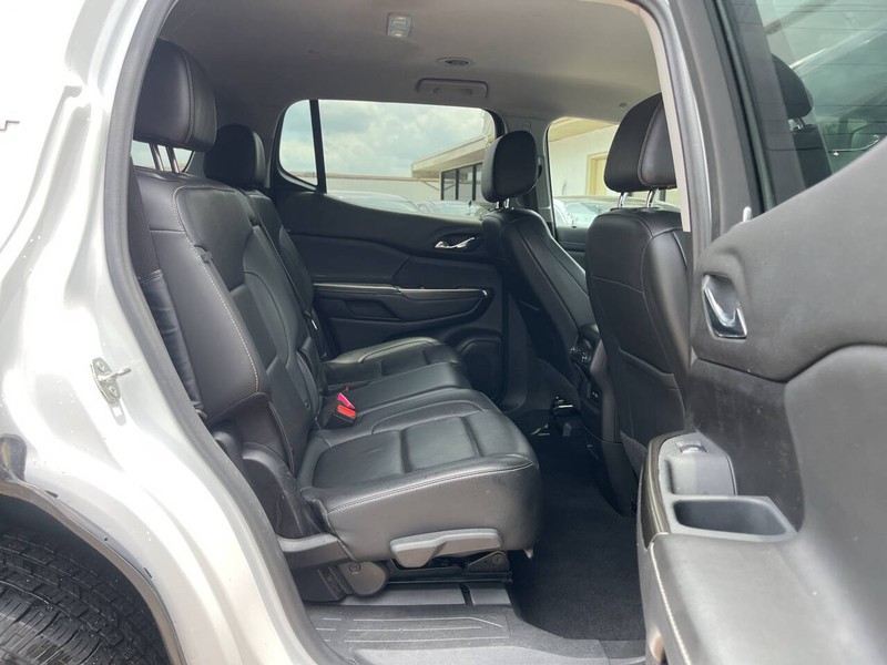 GMC Acadia Vehicle Image 11