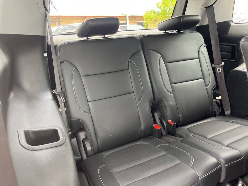 GMC Acadia Vehicle Image 12