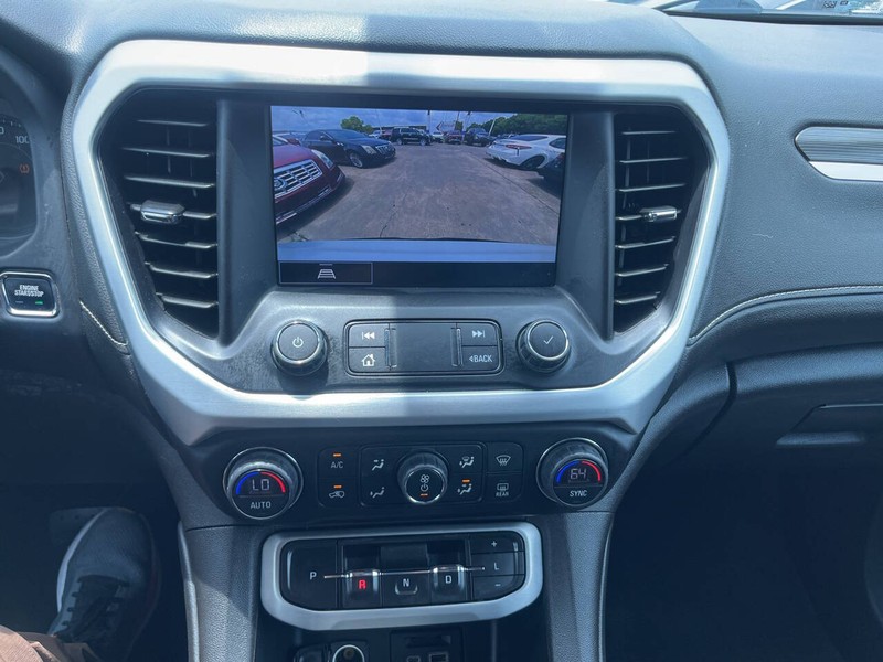 GMC Acadia Vehicle Image 14