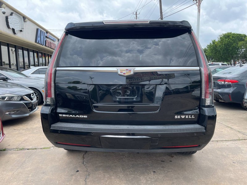 Cadillac Escalade Vehicle Image 04