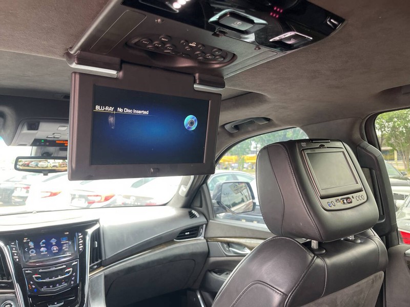 Cadillac Escalade Vehicle Image 11