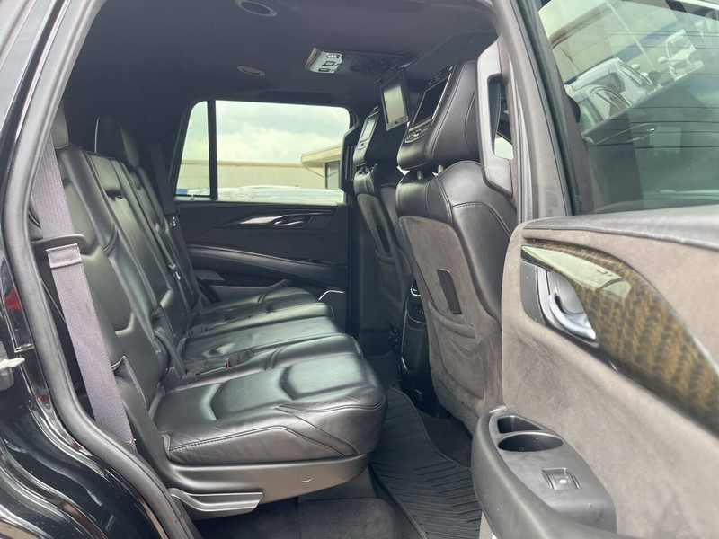 Cadillac Escalade Vehicle Image 13