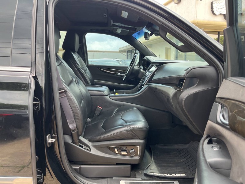 Cadillac Escalade Vehicle Image 15