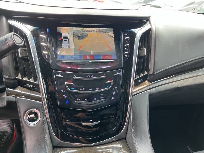 Cadillac Escalade Vehicle Image 16