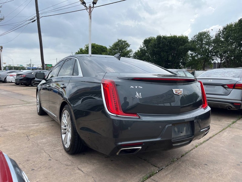 Cadillac XTS Vehicle Image 03