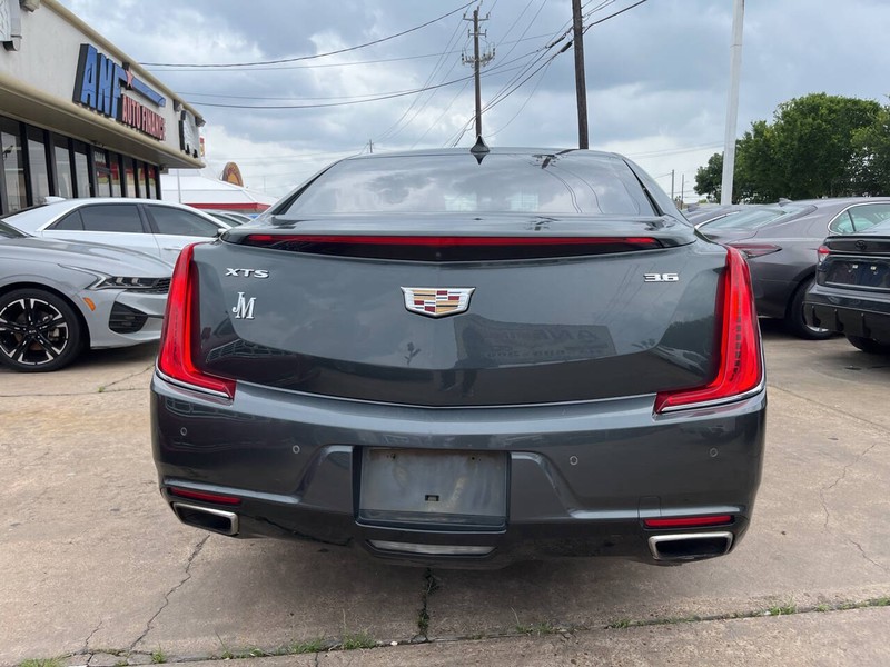 Cadillac XTS Vehicle Image 04