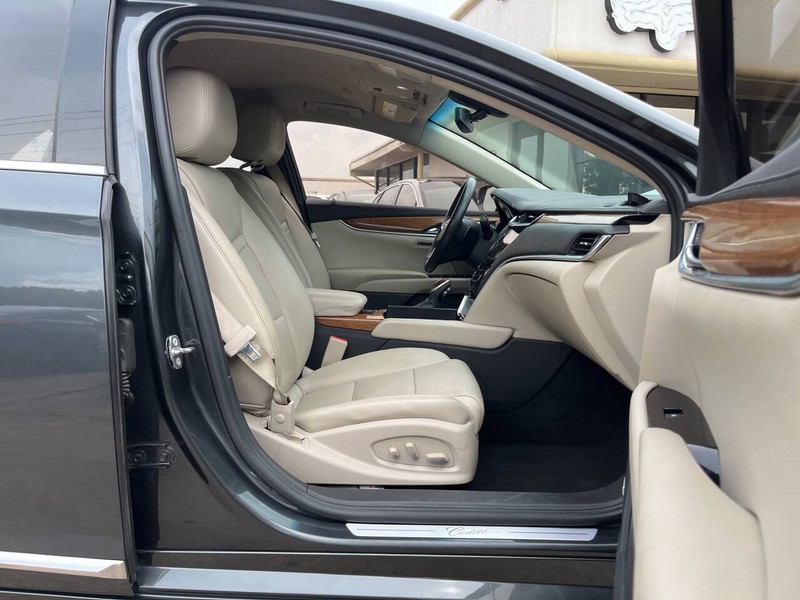Cadillac XTS Vehicle Image 12