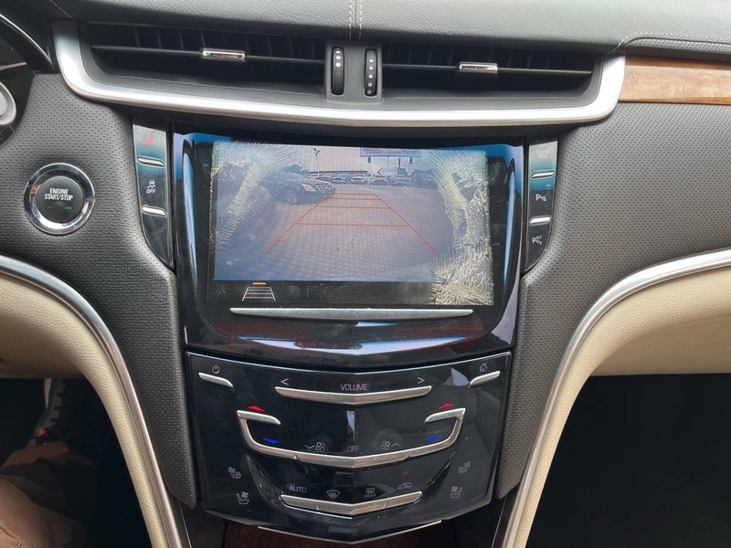 Cadillac XTS Vehicle Image 13