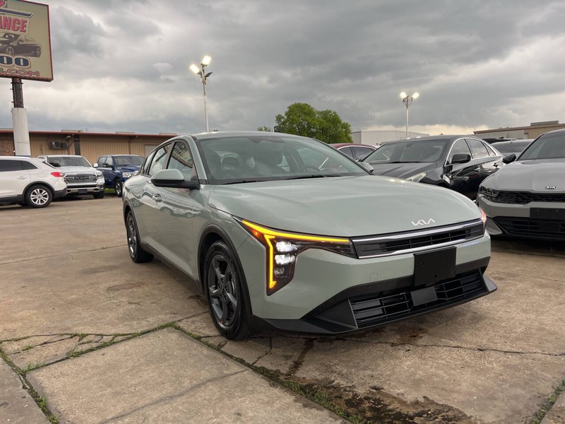 Kia K4 Vehicle Image 06