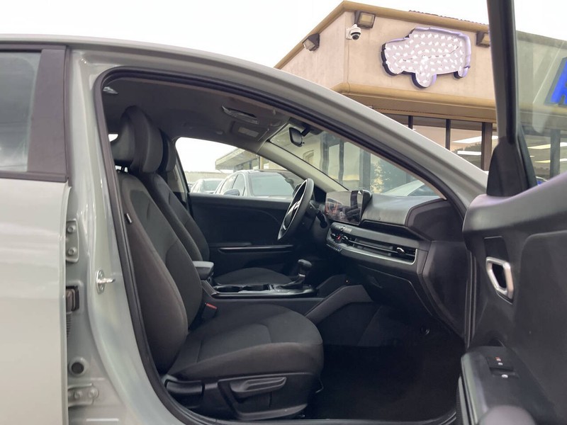 Kia K4 Vehicle Image 12