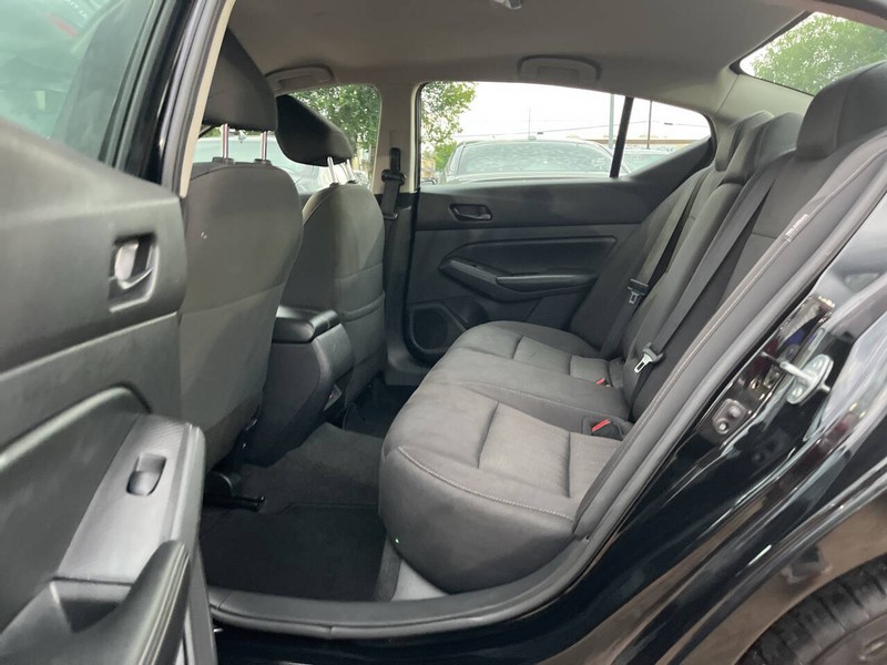 Nissan Altima Vehicle Image 08