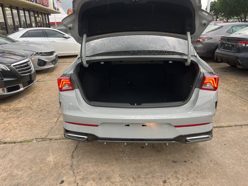 Kia K5 Vehicle Image 09