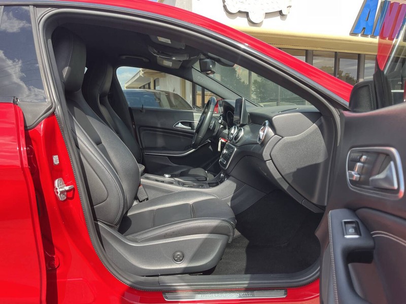 Mercedes-Benz CLA Vehicle Image 11