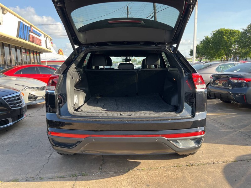 Volkswagen Atlas Cross Sport Vehicle Image 09