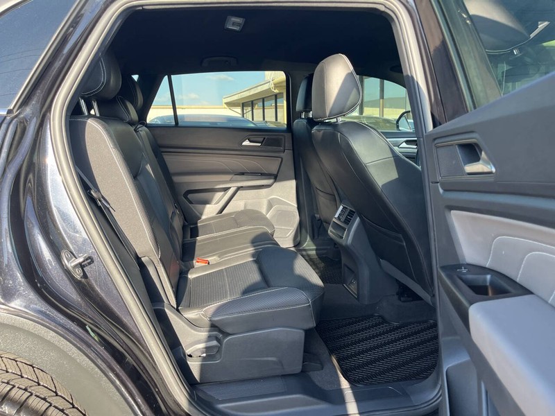 Volkswagen Atlas Cross Sport Vehicle Image 10