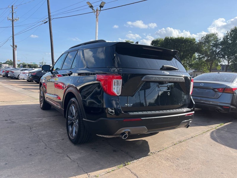 Ford Explorer Vehicle Image 03