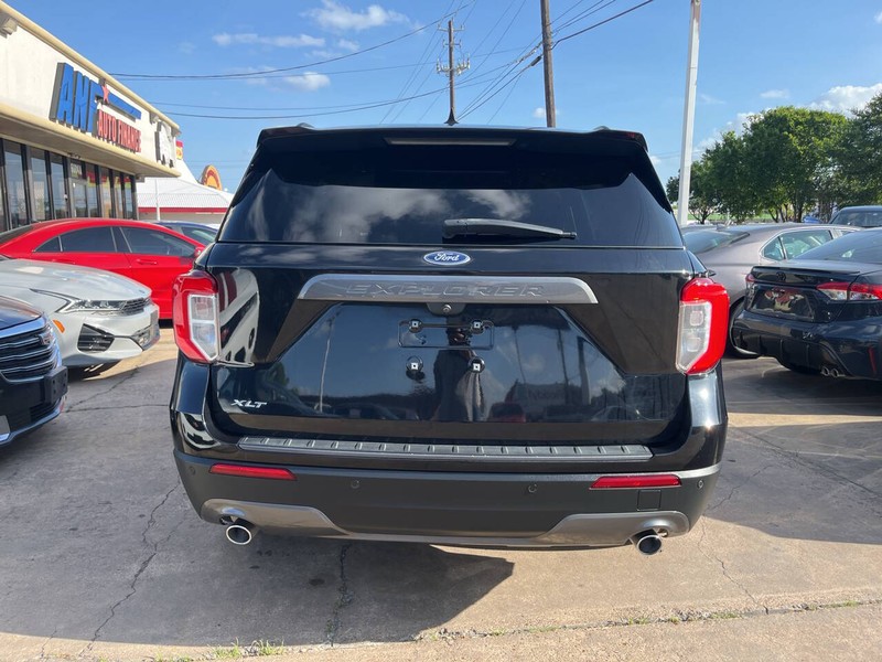 Ford Explorer Vehicle Image 04