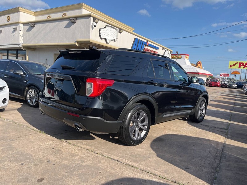 Ford Explorer Vehicle Image 05