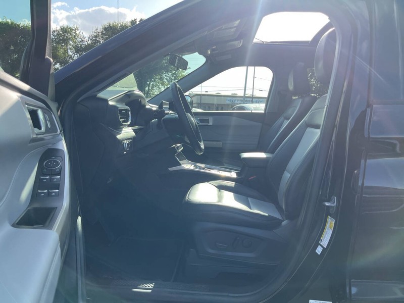 Ford Explorer Vehicle Image 07