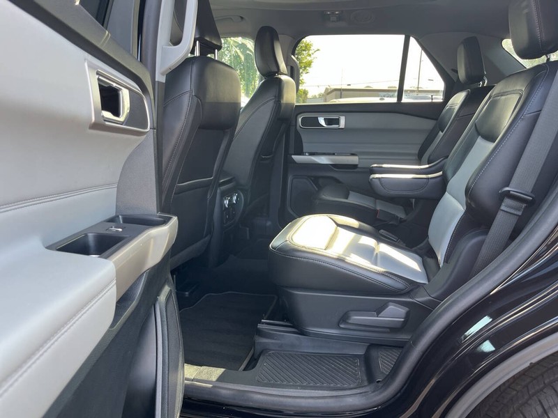 Ford Explorer Vehicle Image 08